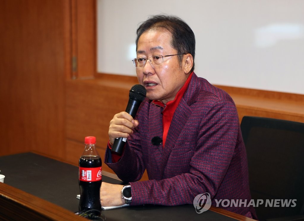 영남대 학생들 만난 홍준표