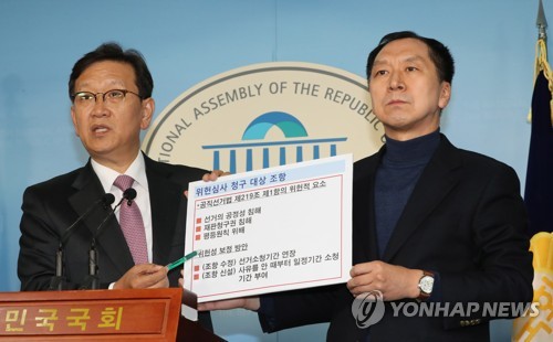 기자회견하는 김기현 전 울산시장과 석동현 변호사