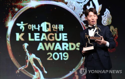 포즈 취하는 김보경