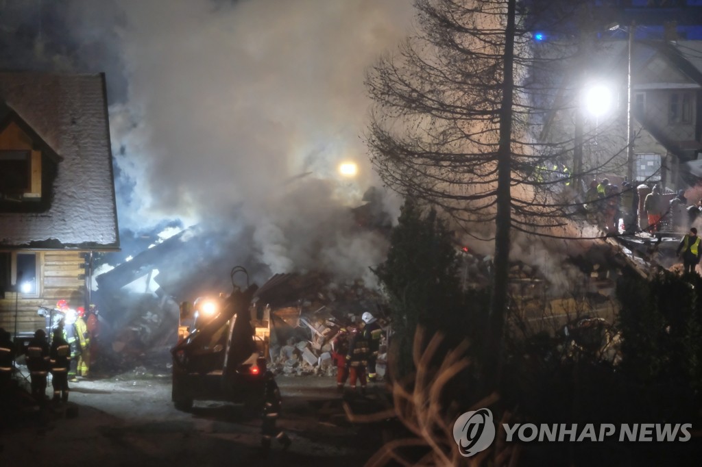 폴란드 스키 리조트 가스폭발 현장