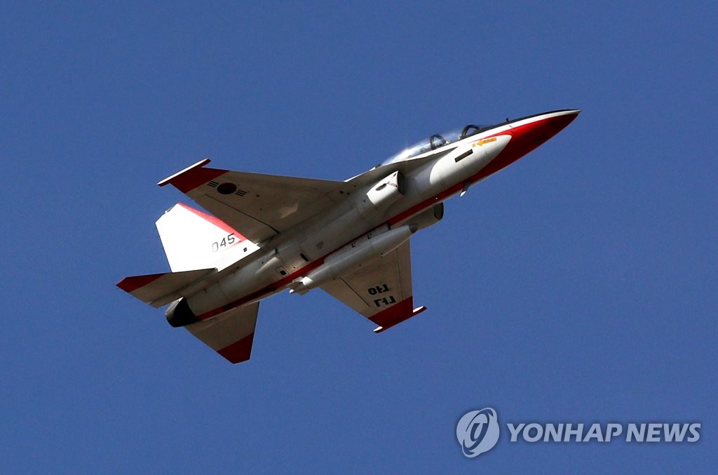 소링 이글 훈련 중인 T-50