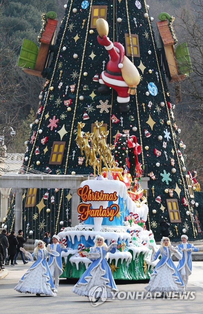 Christmas parade in Everland Christmas parade in Everland