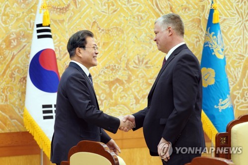 문 대통령, 비건 미 국무부 대북정책 특별대표 접견