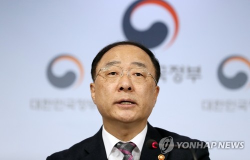 홍남기 "취업자·고용률·실업 등 3대 고용지표 개선"
