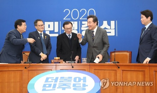 민주당 돌아온 이낙연 전 국무총리, '화기애애'