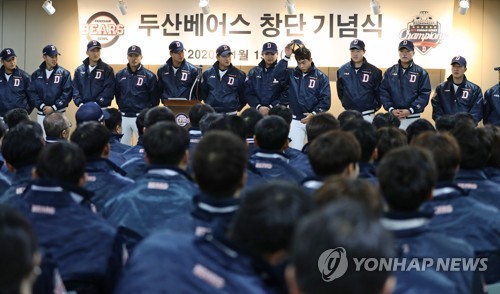 두산 신인들과 함께