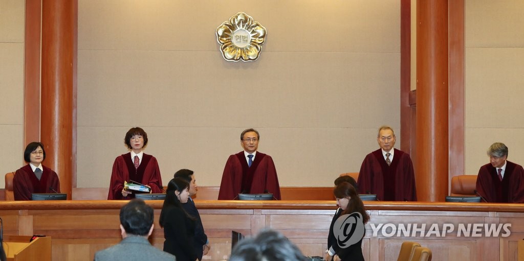 공개변론 참석한 유남석 헌법재판소장