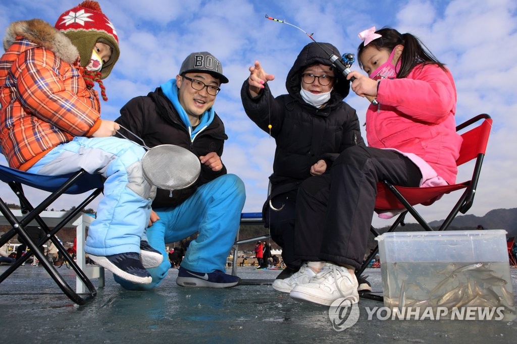 온 가족이 함께하는 인제 빙어축제