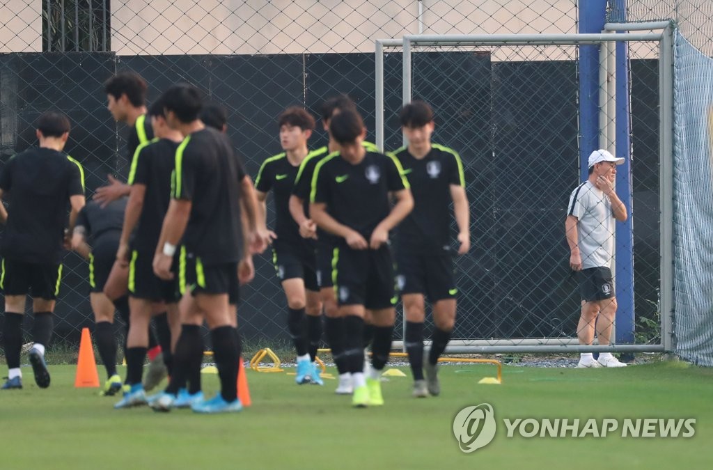 김학범 '특급보안.. 아무도 안보지?'