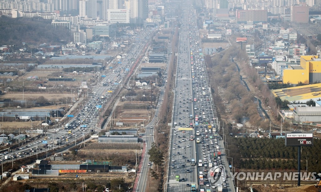 ′설 연휴 하루 앞둔 고속도로 상황은?′…경찰청 헬기서 본 고속도로