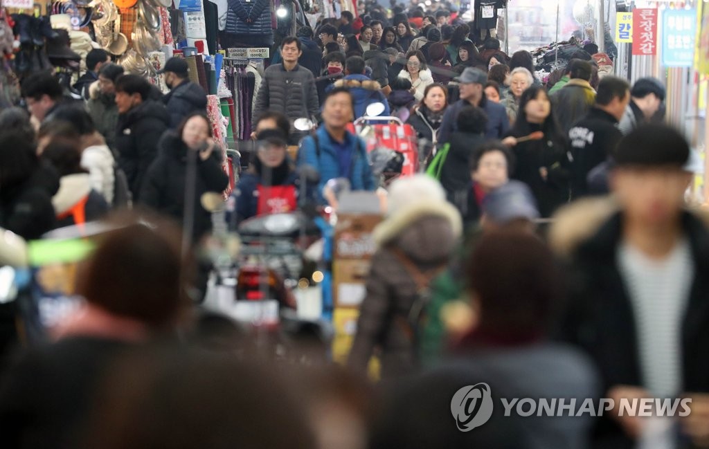설 앞두고 붐비는 서문시장