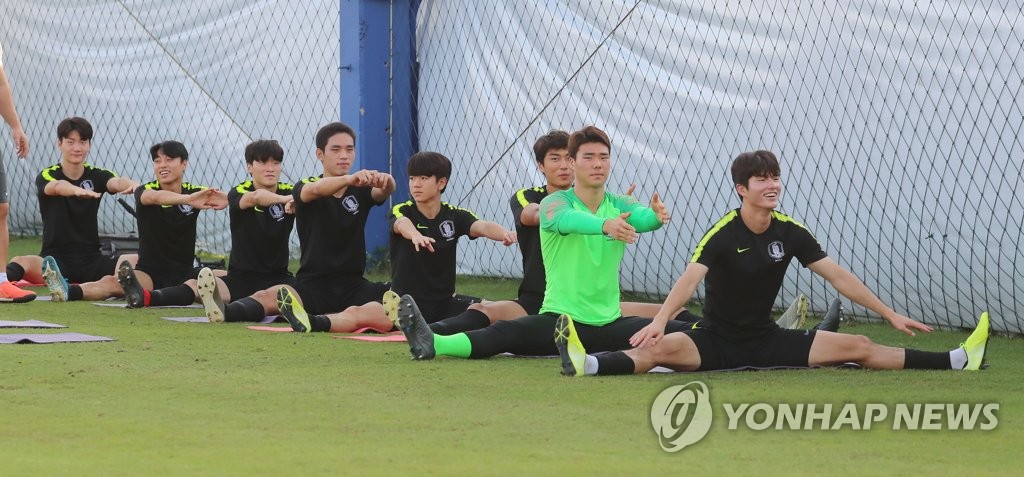 스트레칭 하는 호주전 승리 주역들