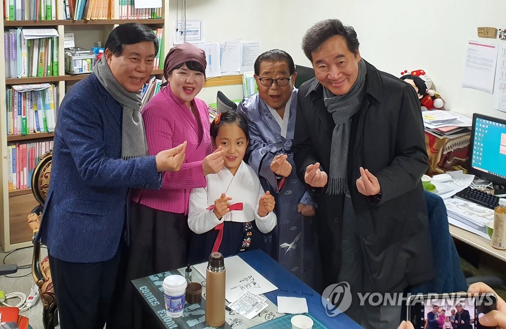 '국민 MC' 송해와 기념촬영하는 이낙연 전 총리