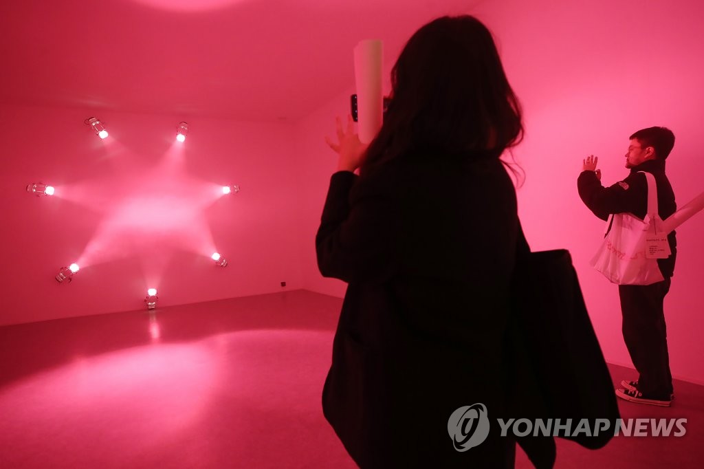 조각적 형태의 빛