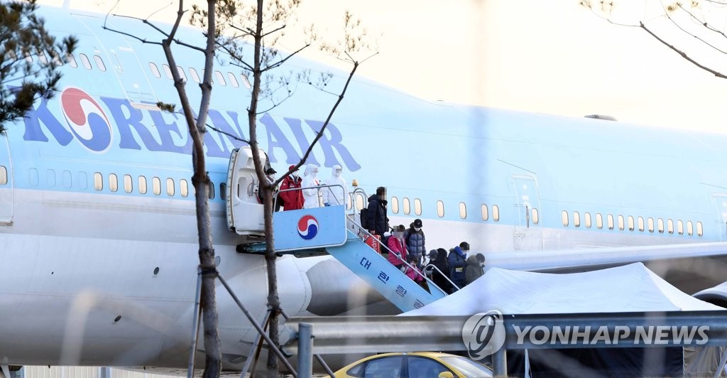 김포공항 도착한 우한 교민들