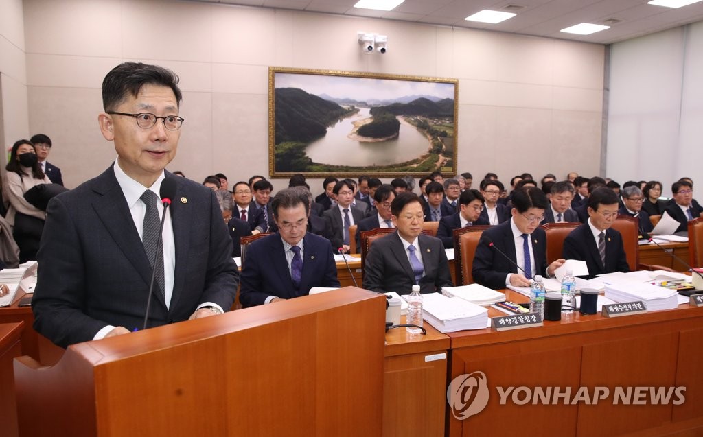 Agricultural Minister Kim Hyeon-soo speaks during a policy report at the National Assembly in western Seoul on Feb. 18, 2020. (Yonhap)