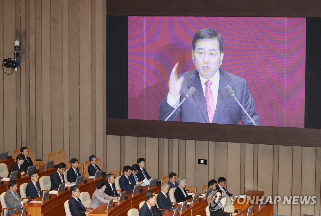 교섭단체 대표 연설 듣는 국무위원들