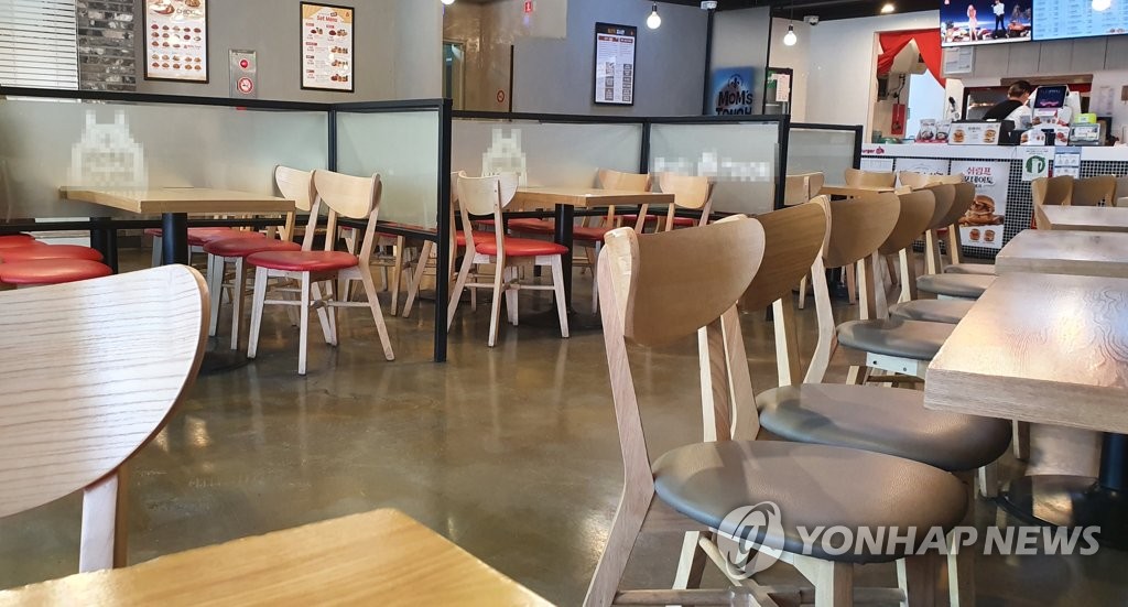 군인 외출·외박 통제에 썰렁한 패스트푸드점