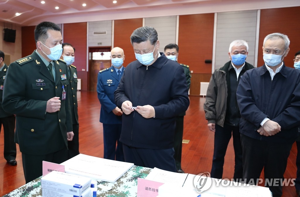 군사의학연구원 방문하는 시진핑 중국 주석