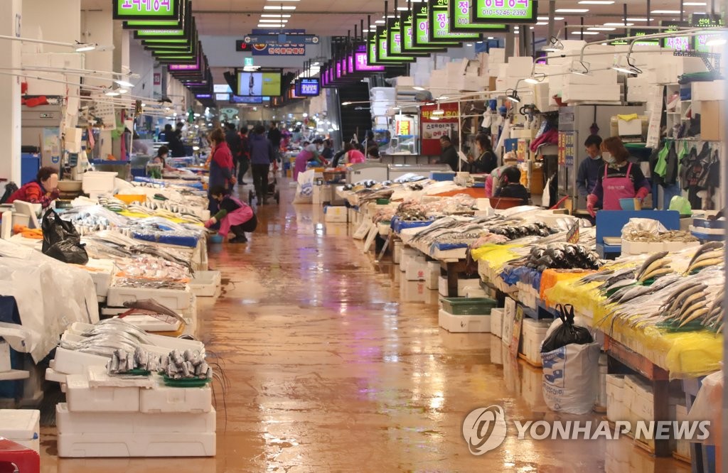 Quiet fish market Quiet fish market
