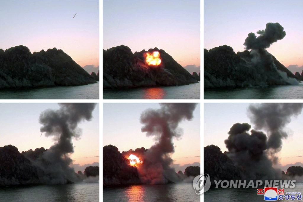 북한, 어제 '초대형 방사포' 시험사격