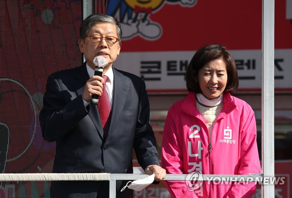 나경원 후보 지지 발언하는 김황식 전 총리