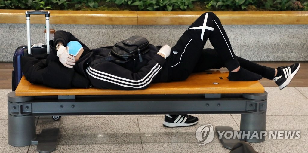 입국했지만 다시 대기