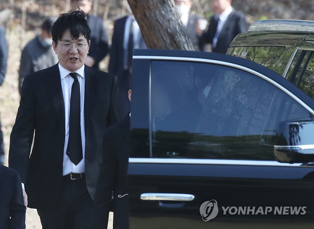 조양호 회장 1주기 추모 행사 마치고 나오는 조원태