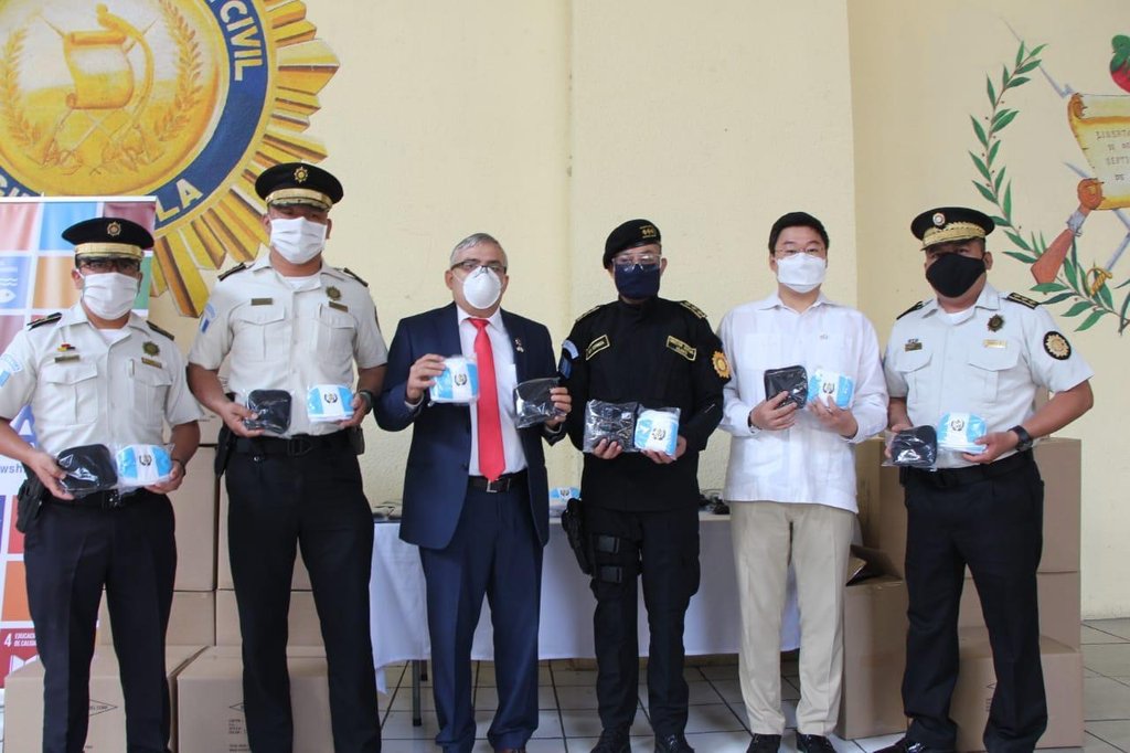 Donación de mascarillas a la policía de Guatemala Donación de mascarillas a la policía de Guatemala