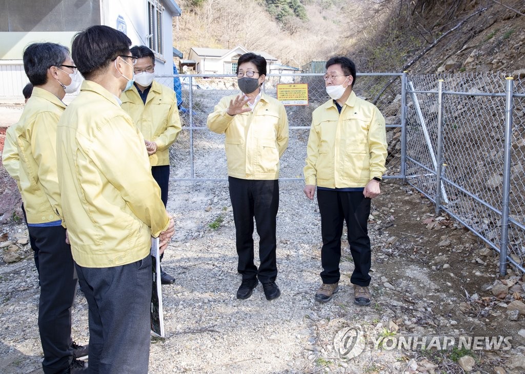조명래 장관, 강원 아프리카돼지열병 대응 현장점검