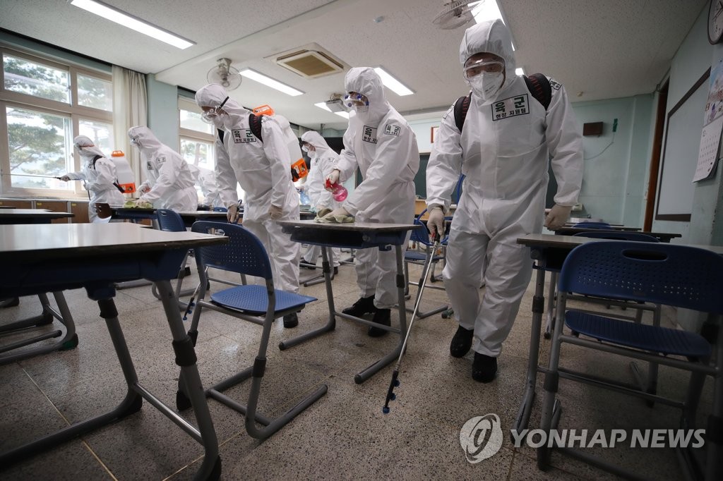 '멈출 수 없는 학교 방역'