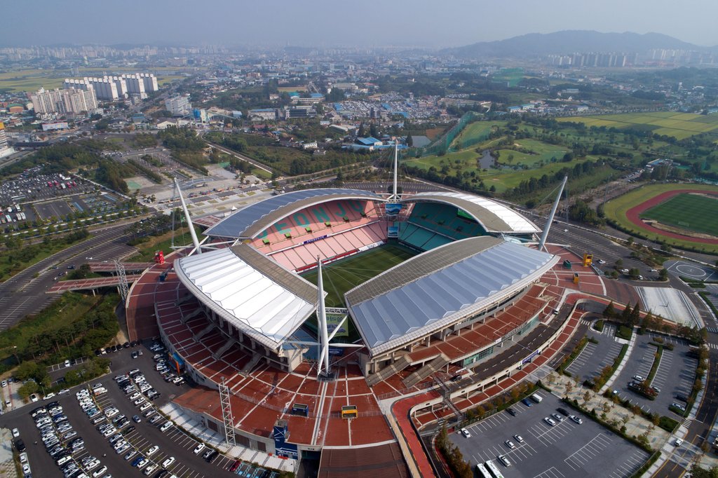 This photo, provided by the Korea Professional Football League on May 6, 2020, shows Jeonju World Cup Stadium in Jeonju, 240 kilometers south of Seoul. The stadium will host the 2020 K League 1 opening match between the home team Jeonbuk Hyundai Motors and Suwon Samsung Bluewings on May 8, 2020. (PHOTO NOT FOR SALE) (Yonhap)