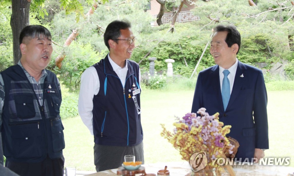 1차 노사정 대표자회의 당시 정 총리와 양대 노총 위원장