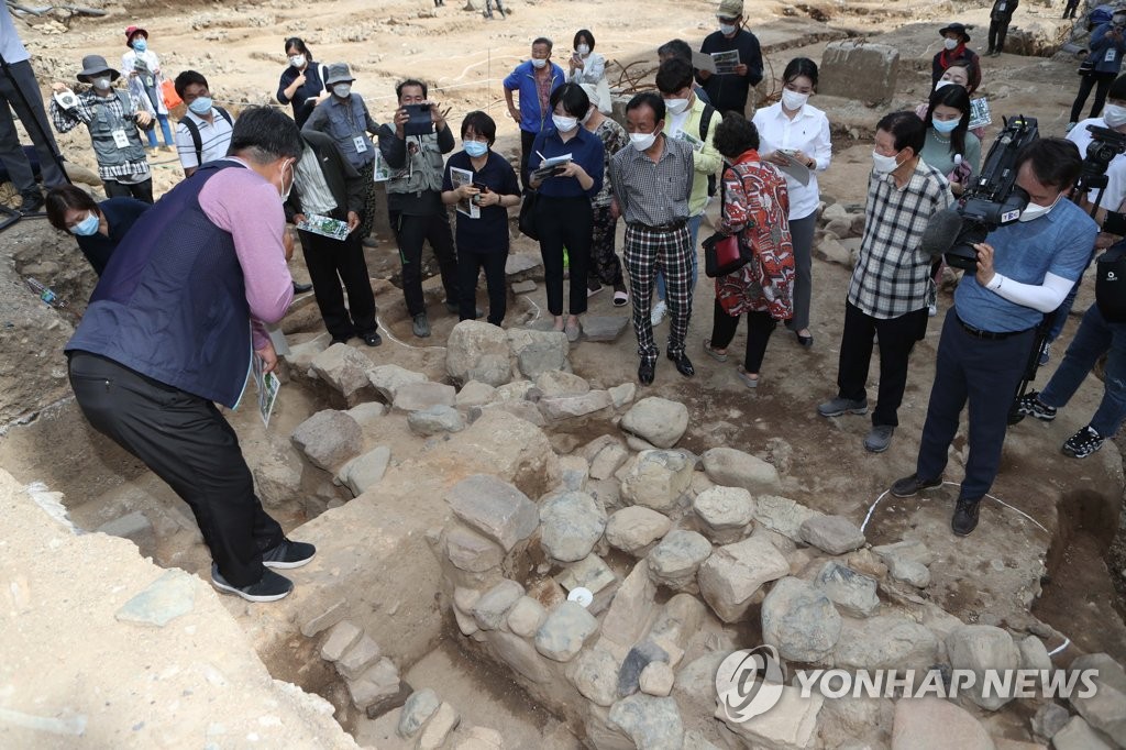 경상감영 진입로와 정문위치 확인…석인상 등 출토