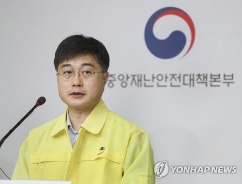 정례브리핑하는 윤태호 방역총괄반장