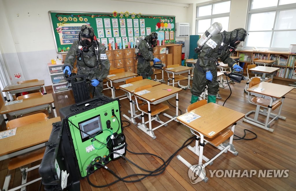 초등학교 방역에 군인 투입