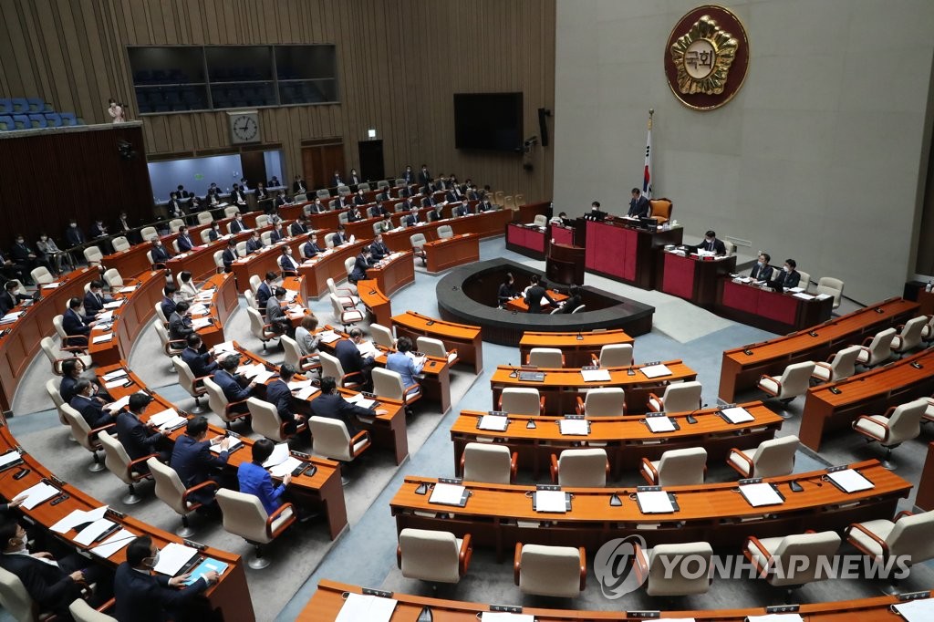 통합당 불참 속 예결위 전체회의 개의