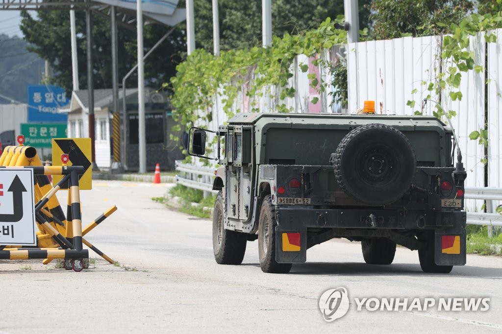 통일대교 건너는 미군 차량