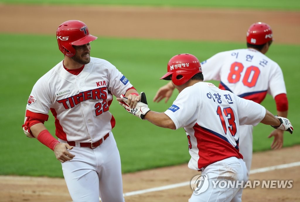 Tigers' Tucker hits homer Tigers' Tucker hits homer