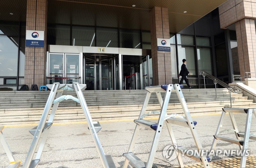 추미애 장관 기다리는 취재진