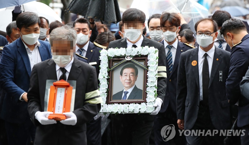 고 박원순 시장 영정, 영결식장으로