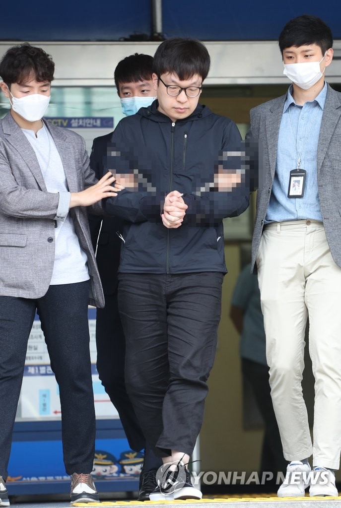 검찰 송치되는 조주빈 성 착취 공범 남경읍