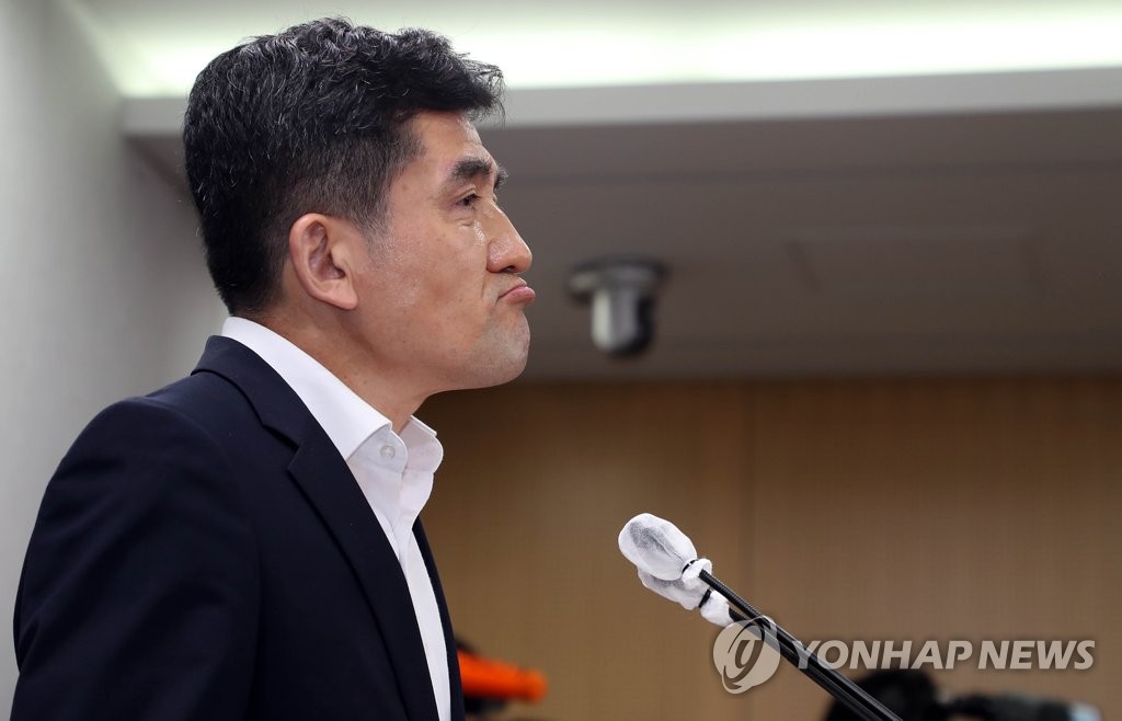 서울시 대변인 '굳은 표정'