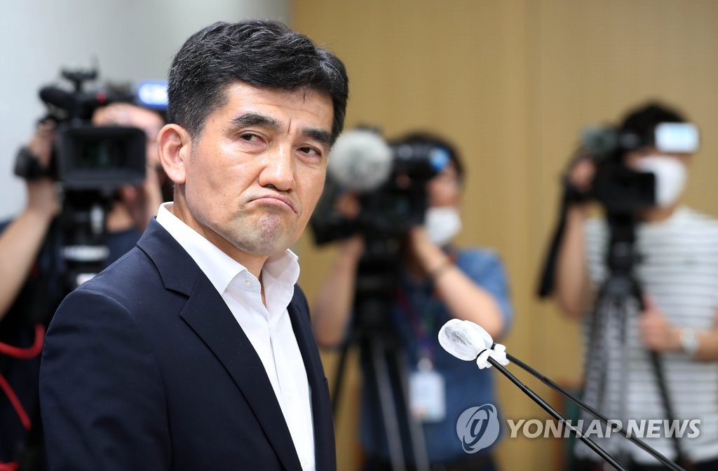 서울시 대변인 '굳은 표정'