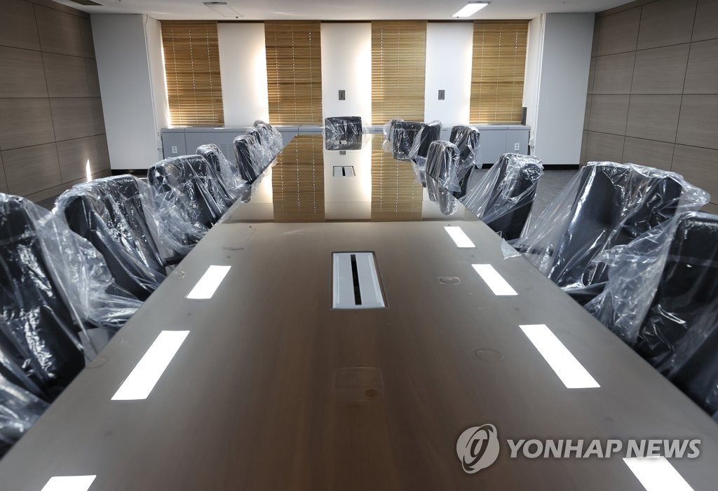 '출범을 기다리며'