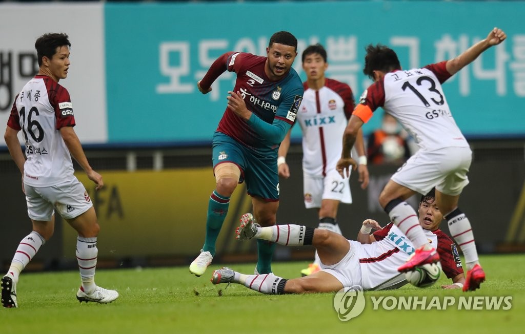 Brazilian forward sidesteps tackle Brazilian forward sidesteps tackle