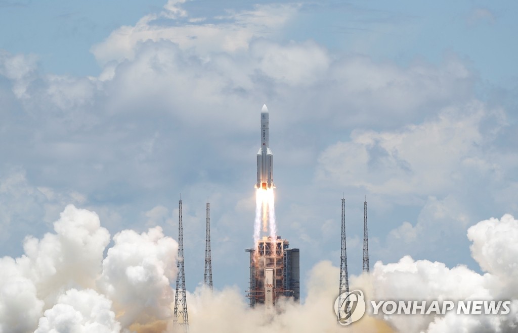 발사대 이륙하는 중국 첫 화성탐사선 톈원 1호