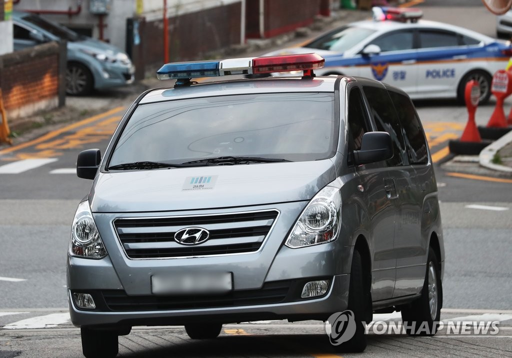 수원구치소 들어가는 이만희 총회장 탑승 차량