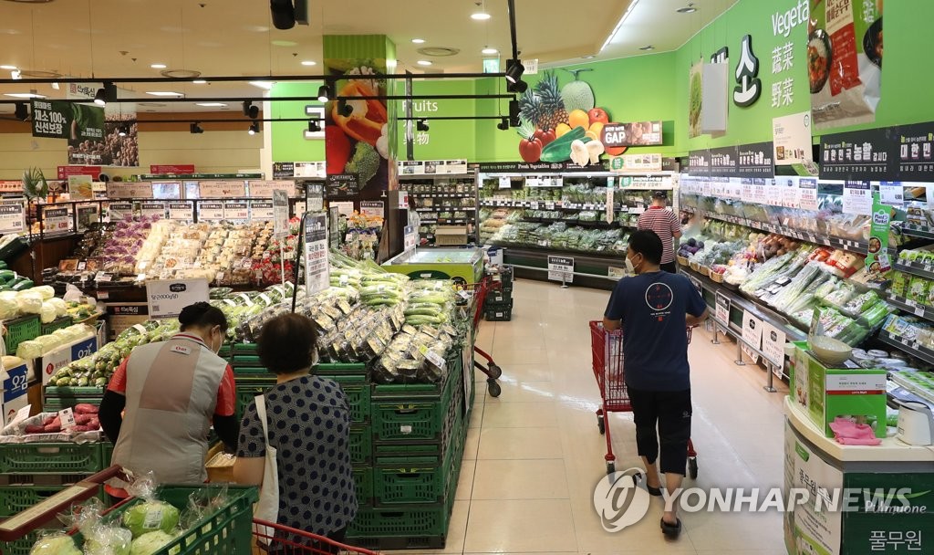 This file photo, taken Aug. 4, 2020, shows citizens shopping for groceries at a large discount store chain in Seoul. (Yonhap)
