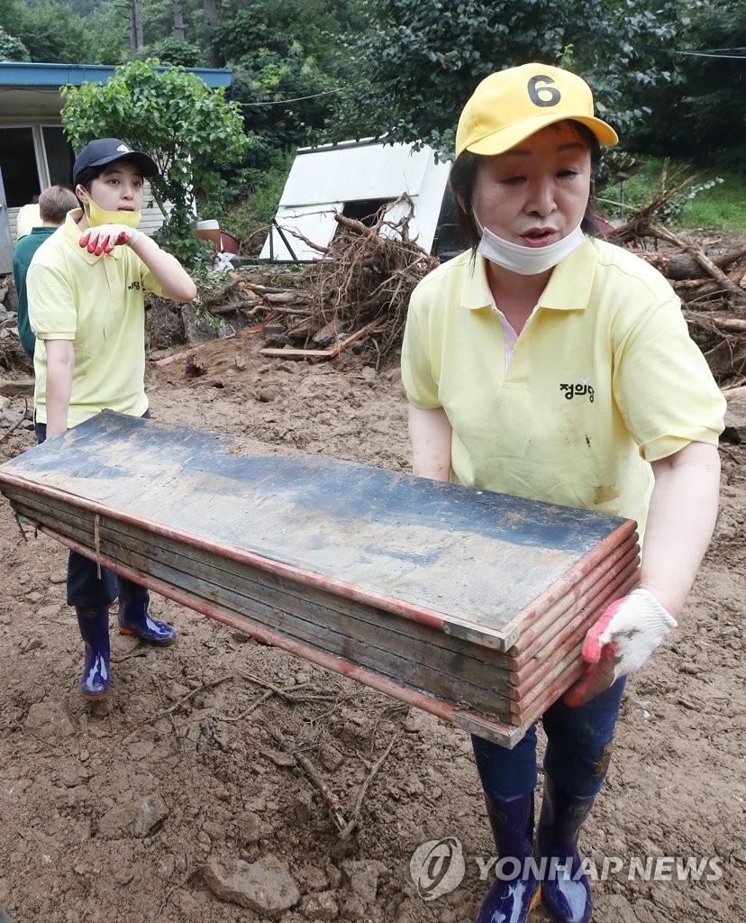 Lawmakers help restore flood-hit area Lawmakers help restore flood-hit area